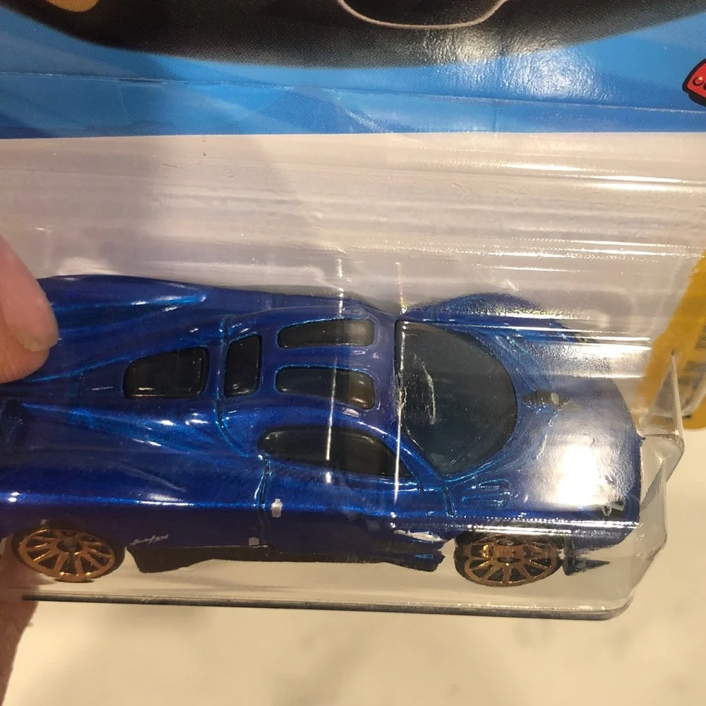 Mattel Hot Wheels Blue Pagani Utopia